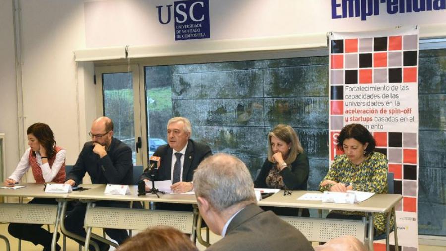 Na inauguración participaron, de dereita a esquerda, Almudena Hospido, Isabel Rodríguez, Juan Viaño, Martiño Noriega e Marta Lois. Foto: Santi Alvite