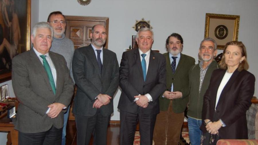 De esquerda a dereita: José Eiriz Picos, Constantino Viñuela, Álvaro Medina, Juan Viaño, José Antonio Constenla, Carlos Hernández e Elena Ferrer