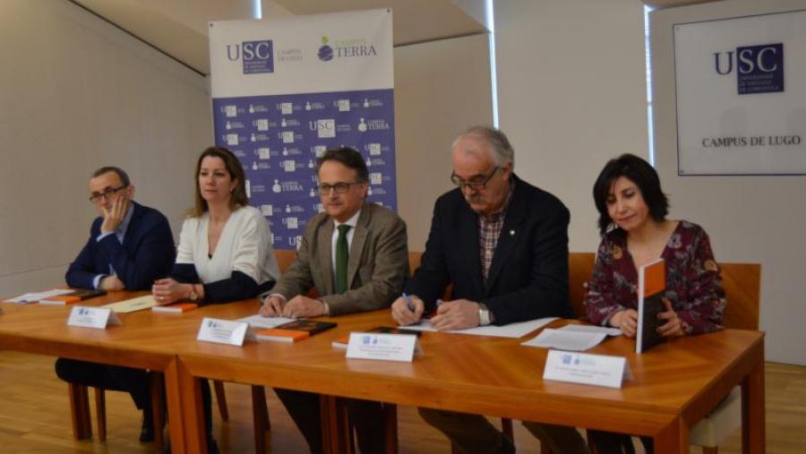 De esquerda a dereita, Fernández, Méndez, Bueno, Vidal e Fernández Tilve, na presentación do monográfico sobre mingración e refuxio en  Europa