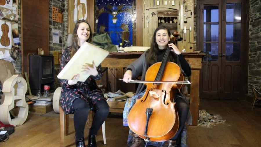 Carme López Fernández e Sabela Vázquez Ramos, nun ensaio