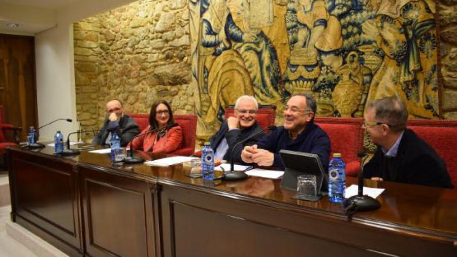 Pola esquerda, Carlos Luís Iglesias (IGE), María Victoria Otero Espinar (USC), o presidente da RAG, Víctor F. Freixanes, Xosé María Masa (USC) e o coordinador do Seminario de Lexicografía da RAG,...