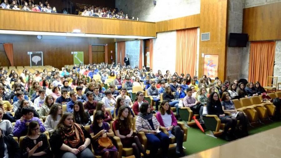 Na xornada celebrada na Facultade de Medicina, participou alumnado de centros de Santiago e A Estrada. Foto: Servimav-USC