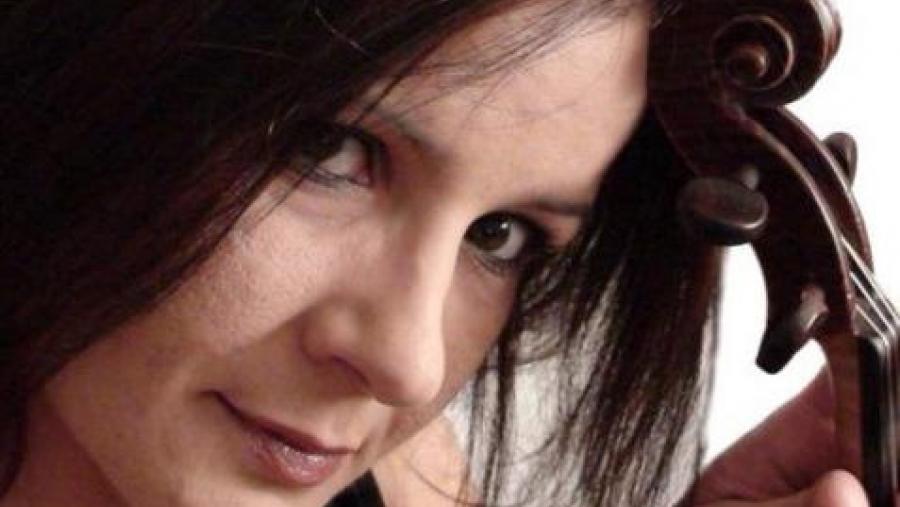A violinista Anca Smeu inaugura esta noite o ciclo ‘Oculta polifonía’ de Bach
