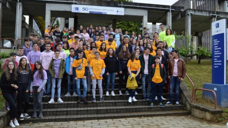 Estudantes e organizadores da XI Olimpíada de Tecnoloxía, na Escola Politécnica Superior de Enxeñaría do Campus Terra da USC