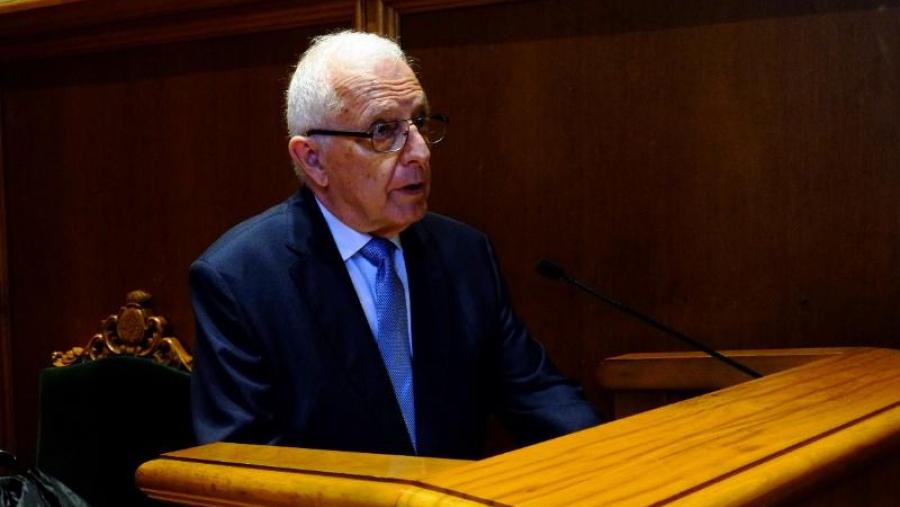 Díaz-Fierros, nun momento da súa intervención no Salón Nobre de Fonseca. Foto: Servimav-USC