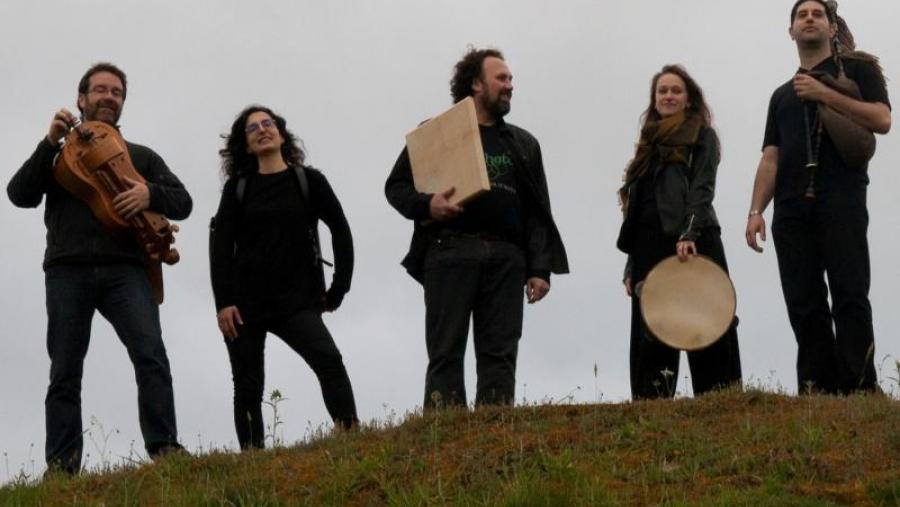 De esquerda a dereita, Vítor otero, Paula Fernández, Xaneco Tubío, Carme López e Alberte Castro
