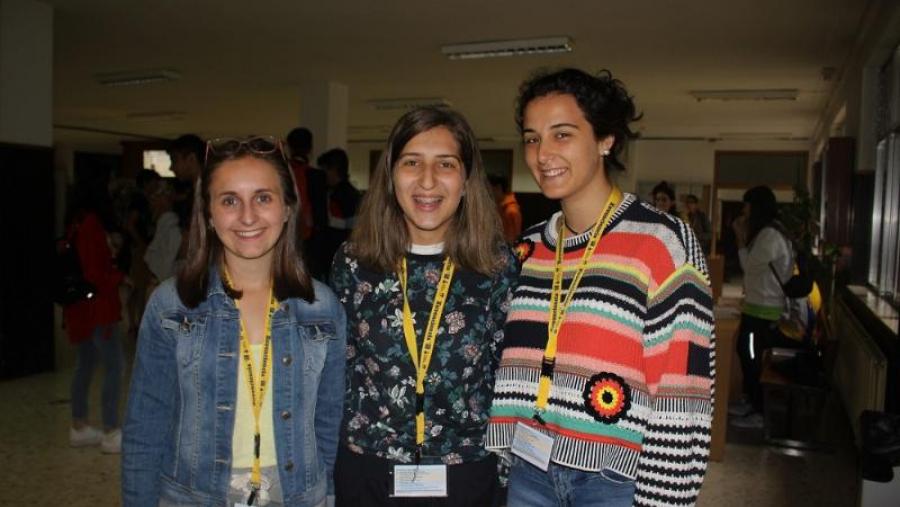 De esquerda a dereita, Lucía, Alba e Xiana, no campamento XuvenCiencia 2018