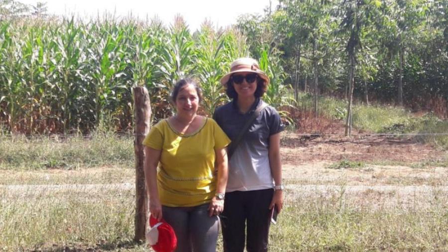 Rosa Mosquera, á esquerda, coa representante coreana do Ministerio de Agricultura e Medio Ambiente