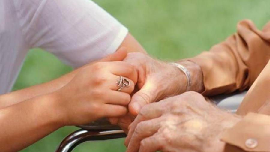 Investigadores de Psicoloxía buscan a colaboración de persoas coidadoras de familiares dependentes de Galicia