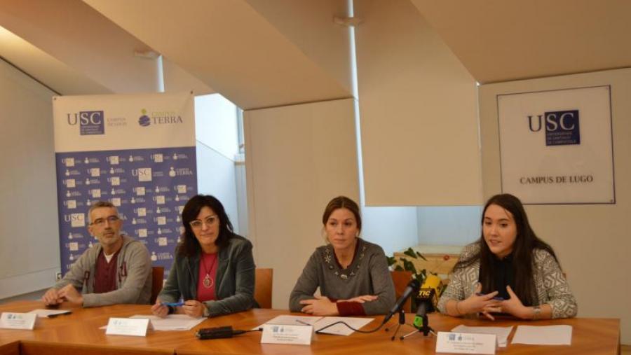 De esquerda a dereita, Xusto Rodríguez, Montserrat Valcárcel, Pilar García e Tamara González, na presentación de DivulgaTerra