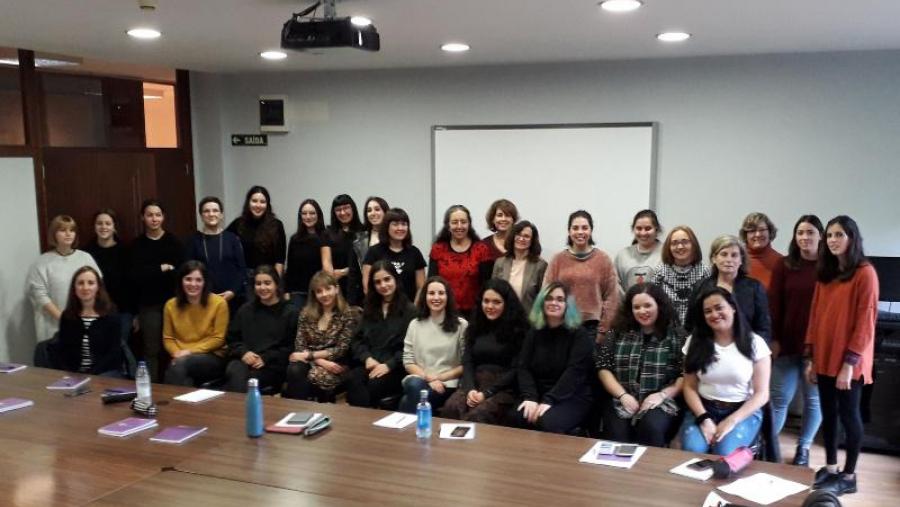 Foto de grupo das asistentes ao obradoiro con Marcela Lagarde. Foto: Servimav-USC
