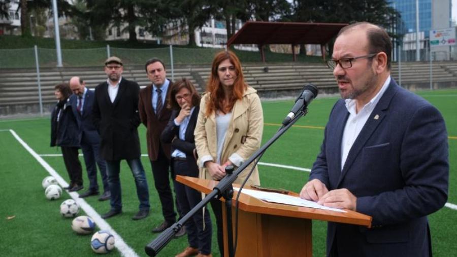 Abre de novo o campo de fútbol e rugby da USC
