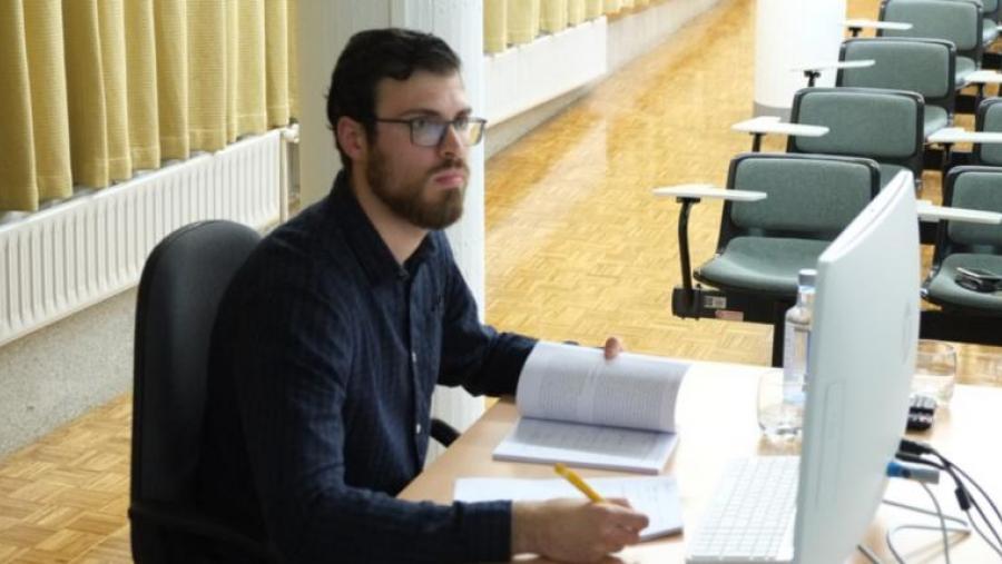 Iván Tamaredo, defendendo a súa tese. Foto: Servimav-USC