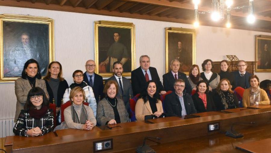 Á reunión acudiron unha vintena de representantes de dezasete universidades. Foto: Santi Alvite