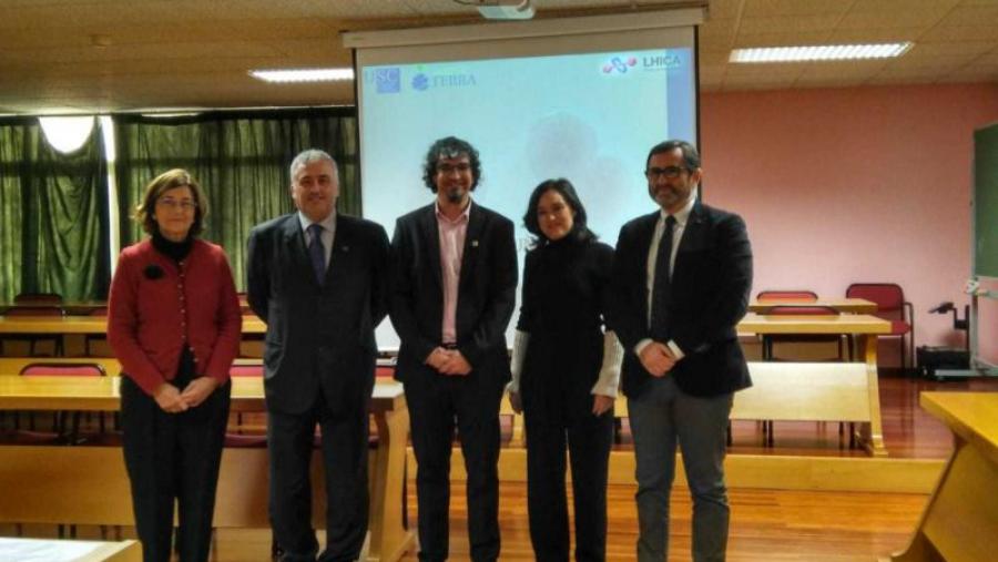 De esquerda a dereita, Troncoso, Franco, Lamas, Fente e Ros, na sala de xuntas da Facultade de Veterinaria