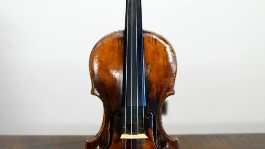 Detalle do instrumento recibido este venres. Foto: Servimav-USC