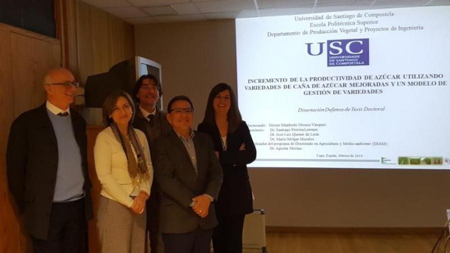 Héctor Manfredo Orozco Vászquez, xunto co director da súa tese de doutoramento e membros do tribunal