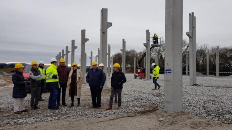 Valcárcel, no centro, na visita con responsables académicos e políticos, á Granxa Experimental do Campus Terra