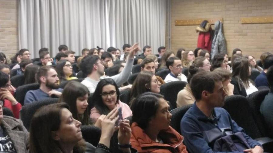 Participantes no foro sobre oportunidades de emprego na AEAT, celebrado na Facultade de ADE