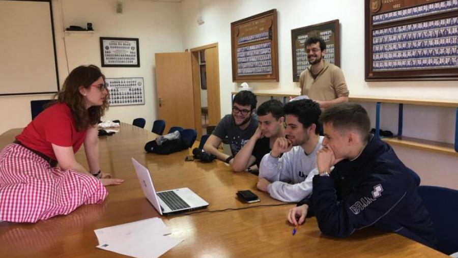 Pilar e Jorge, da organización, co grupo 'As Veigas Casino'