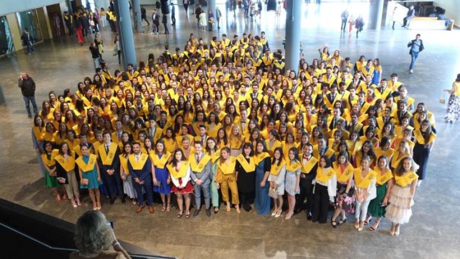 350 titulados e tituladas en Medicina celebraron a súa graduación