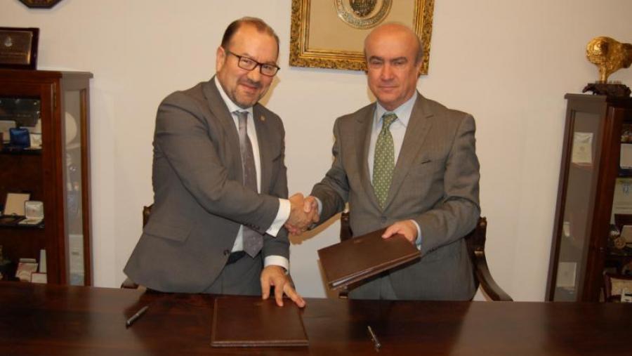 O reitor da USC e o secretario xeral da OEI asinaron un protocolo de colaboración.