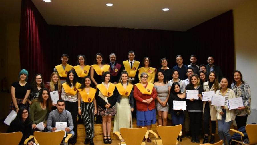 Alumnos becados na residencia Bal y Gay