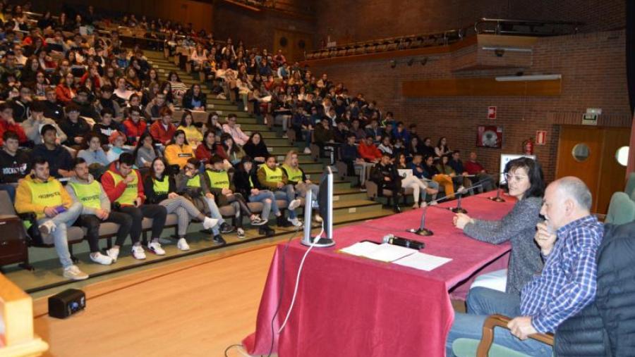 Valcárcel e López, na recepción ofrecida ao estudantado do ensino medio en Veterinaria