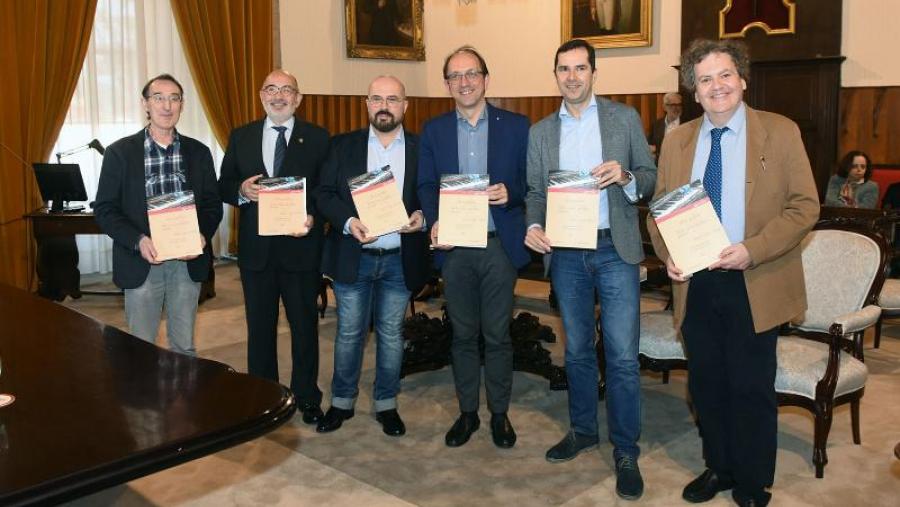 Asistentes ao acto de presentación celebrada en Xeografía e Historia. Foto. Santi Alvite