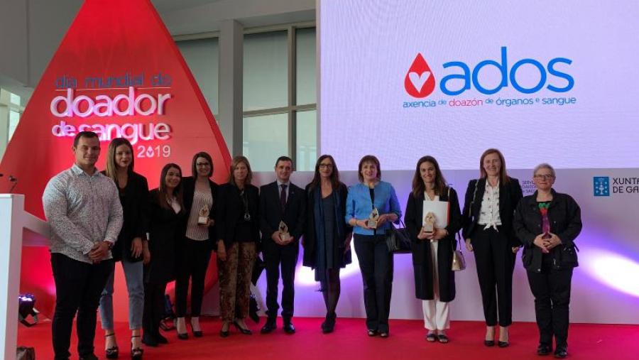 A vicerreitora Victoria Otero Espinar xunto cos representantes das facultades de Filoloxía, Veterinaria, Enfermaría e Ciencias da Educación