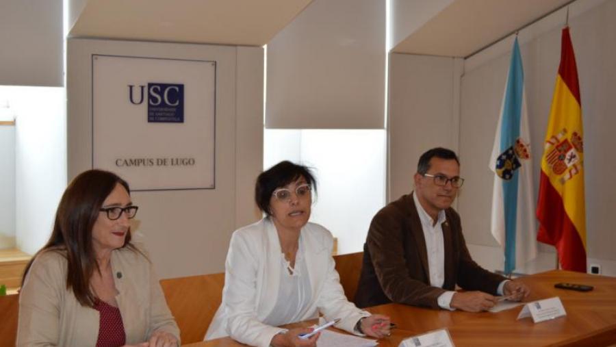 Victoria Otero, Montserrat Valcárcel e Tomás Cuesta, na presentación dos selos de calidad EUR-ACE, na Vicerreitoría de Lugo