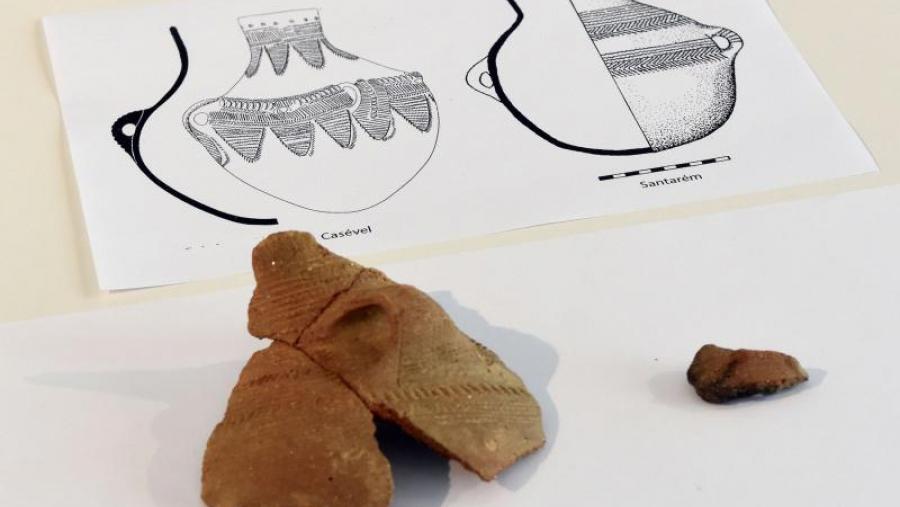 Fotografía do recipiente cerámico recuperado en Cova Eirós. Foto: Santi Alvite