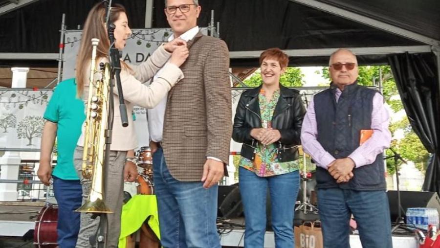 Tomás Cuesta recibe o galardón no marco da VIII Feira da Sidra da Estrada