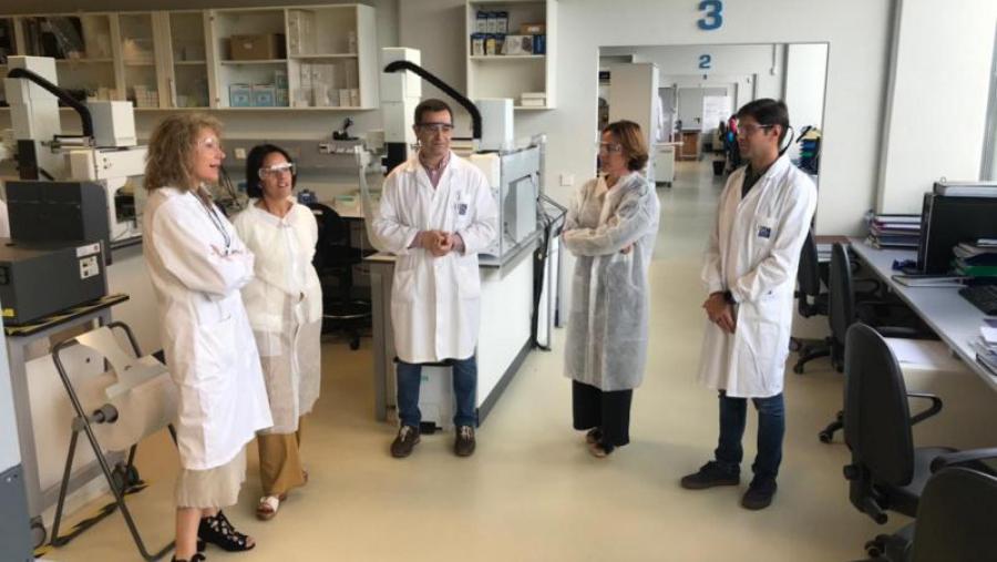 A directora da Axencia Galega de Innovación visitou o CiMUS para coñecer os primeiros resultados da Plataforma Innopharma