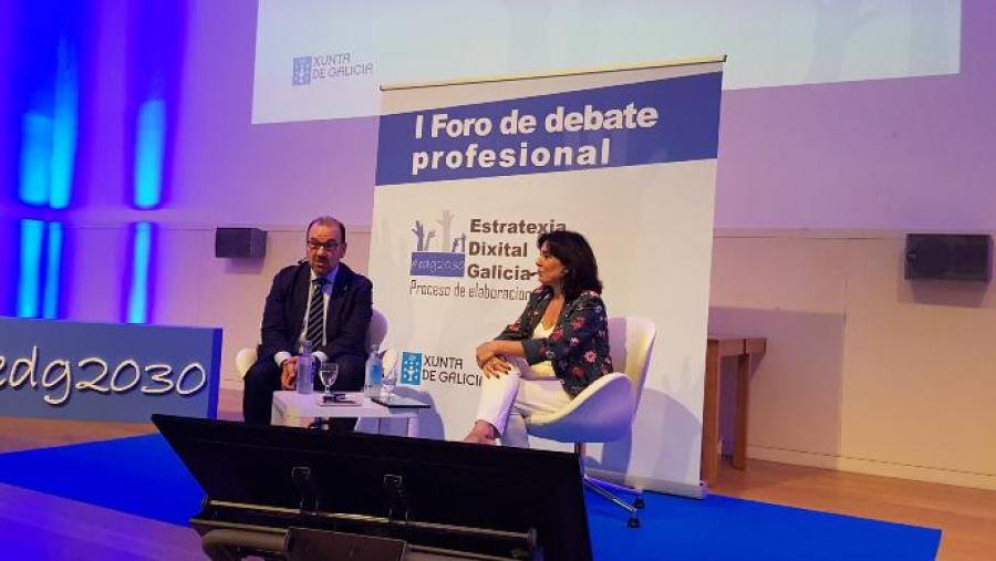 O reitor Antonio López e Mar Pereira, na Facultade de Ciencias da Comunicación este martes. Foto Amtega