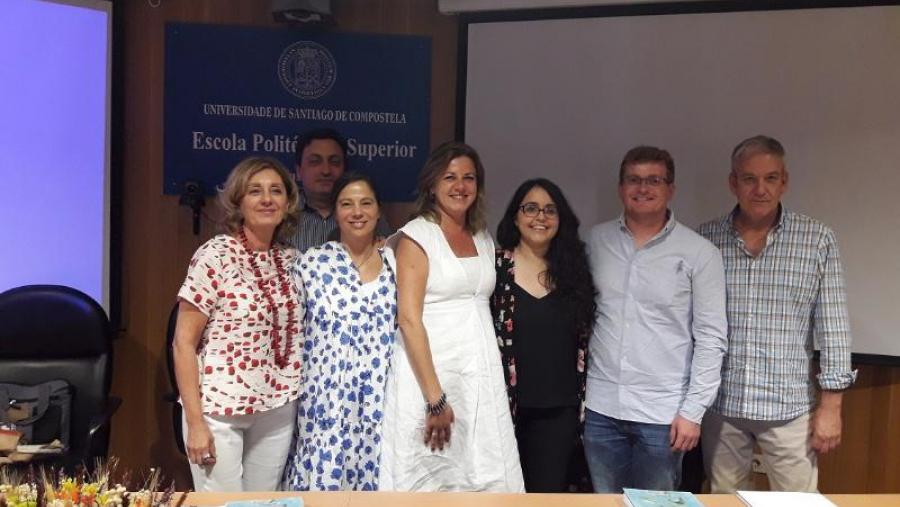 Nerea de Oliveira Rodríguez, terceira pola dereita, cos directores e membros do tribunal da tese, na EPS de Enxeñaría de Lugo