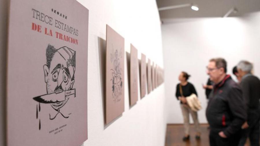 A mostra xira ao redor do álbum de debuxos Trece estampas de la traición de Luis Seoane. Foto: Santi Alvite