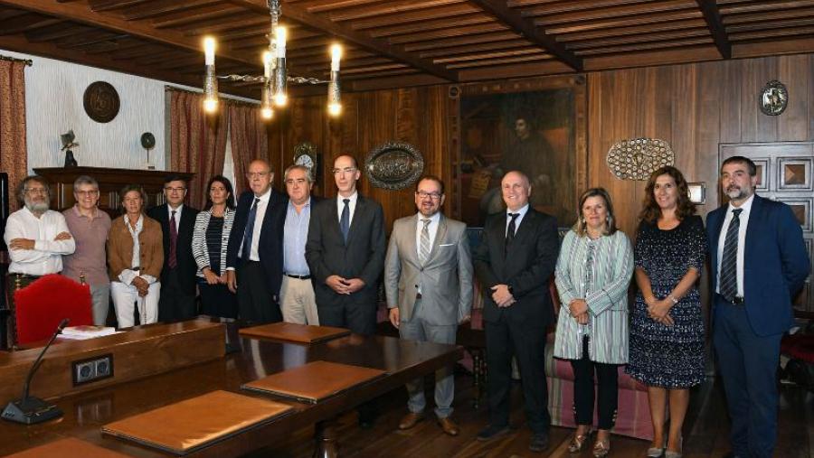 Reunión entre USC e Sergas. Foto: Santi Alvite