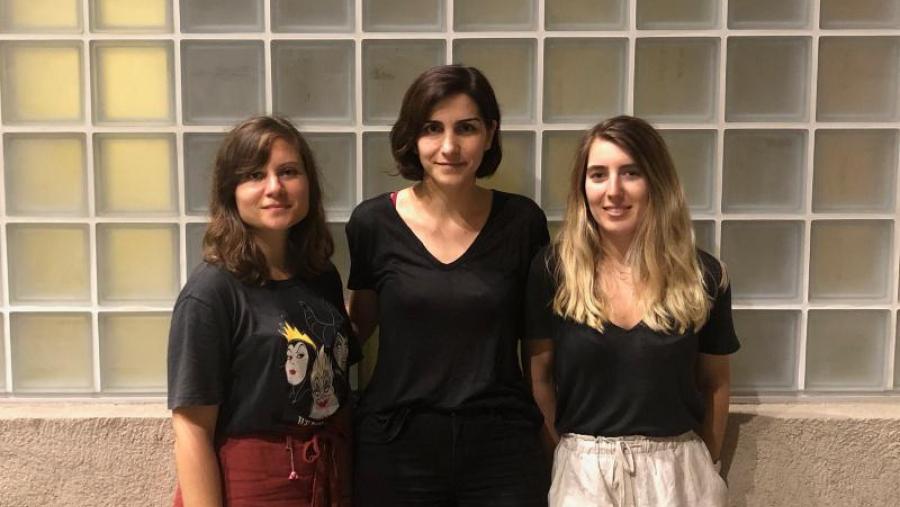 De esquerda a dereita, as primeira asinantes do artigo Eva Rial, Patricia Seoane e Laura Liñares