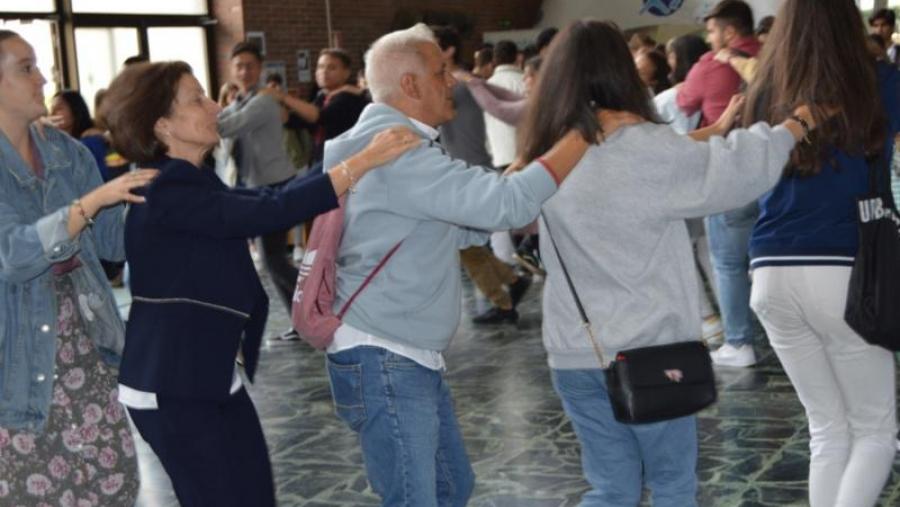 Juan Carlos Zahera, no centro, na xornada de benvida ao novo alumnado do campus de Lugo