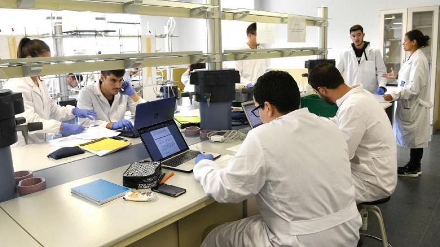 Imaxe de arquivo dos laboratorios da ETSE da USC. Foto: Santi Alvite