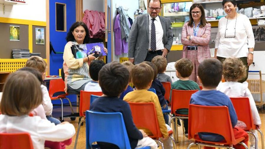 López e Lorenzo na súa visita á Escola. Foto: Santi Alvite