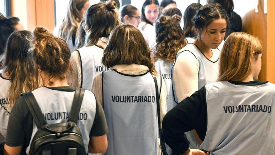 Voluntariado da USC no Hospital Clínico Universitario de Santiago. Foto: Santi Alvite
