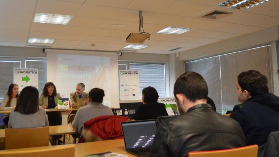 Monse Garabato,  Montserrat Valcárcel e José L. Villaverde, na presentación da incubadora de altas tecnoloxías BioIncubaTech no edificio Cactus de Lugo