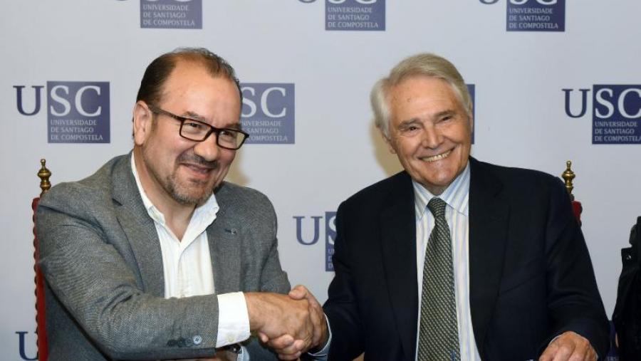 O reitor da USC, Antonio López, á espquerda, e Álvaro Rodríguez Eiras, na presentación do XX Premio Aresa de Desenvolvemento Rural