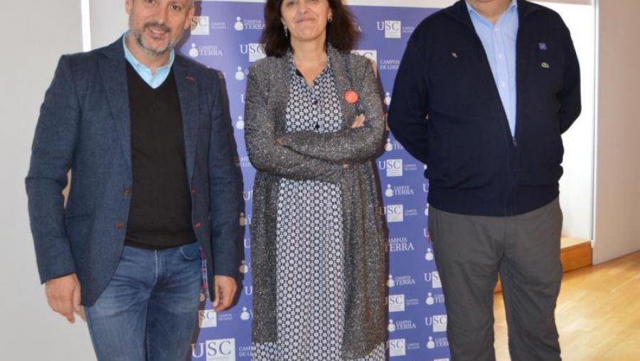 David Miranda, Montserrat Valcárcel e Pablo Ramil, na presentación do III Premio Rafael Crecente