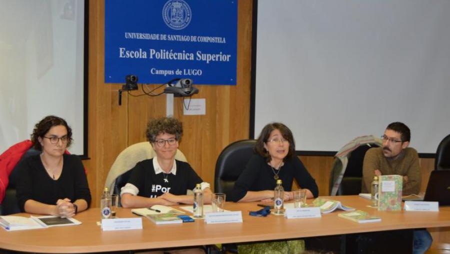 De esquerda a dereita, Ana Cabana, Beatriz Rodríguez-Morales, Mar Pérez Fra e Miguel Pardellas, na EPS de Enxeñaría