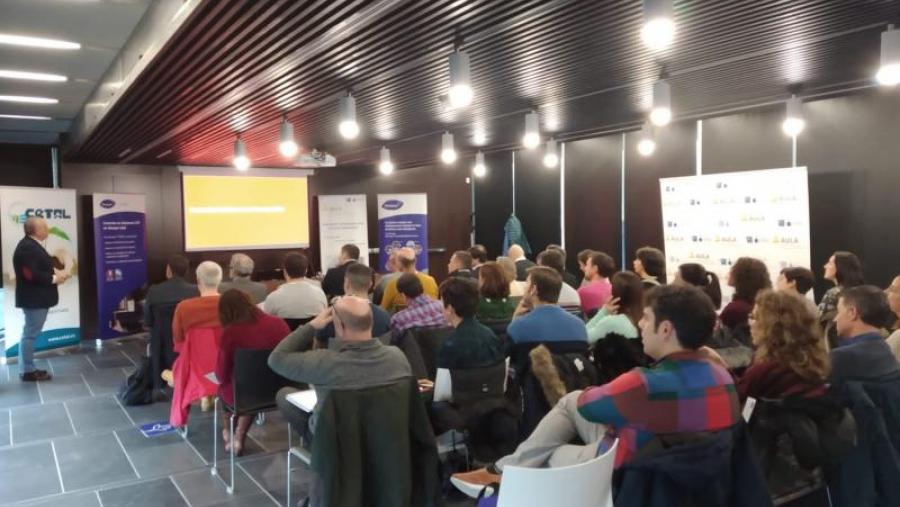 Participantes na xornada sobre ferramentas de eficiencia e seguridade alimentaria no sector lácteo e de queixería