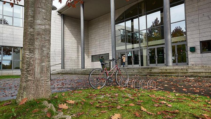 Entrada da Facultade de Administracion e Dirección de Empresas do Campus de Lugo