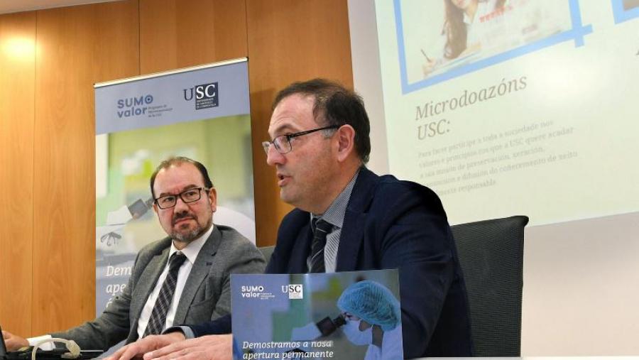 O reitor Antonio López e o vicerreitor de Planificación e Proxección Estratéxica, Gumersindo Feijoo Costa, presentan a iniciativa de micromecenado. Foto: Santi Alvite